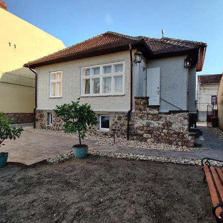 Vila Orient Hunedoara Bagian luar foto