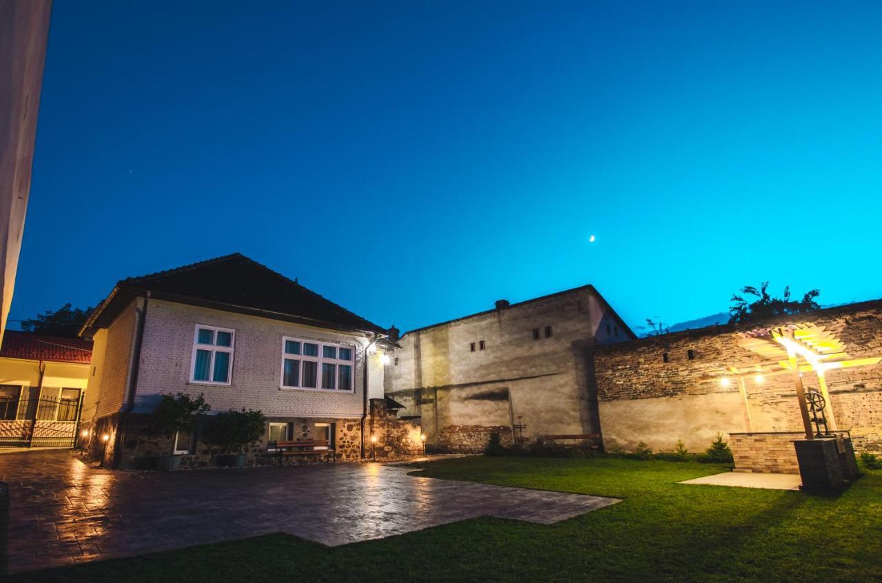 Vila Orient Hunedoara Bagian luar foto