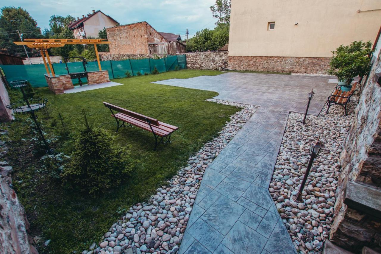 Vila Orient Hunedoara Bagian luar foto